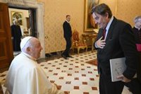 El Papa al director del Instituto Cervantes: "Es muy importante defender el español"