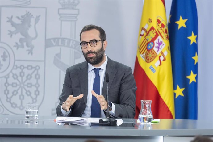 Archivo - El ministro de Economía, Comercio y Turismo, Carlos Cuerpo, durante una rueda de prensa posterior al Consejo de Ministros, en el Palacio de la Moncloa, a 16 de julio de 2024, en Madrid (España).