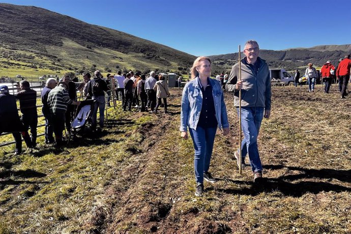 La consejera de Ganadería, María Jesús Susinos, en una feria de ganado