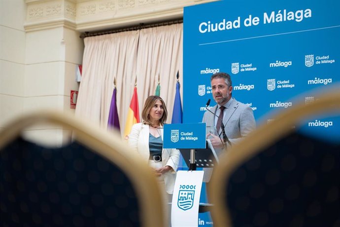 El plan previsto para el próximo año y las actuaciones llevadas a cabo durante el año 2024 ha sido presentado por el concejal delegado de Coordinación de Distritos, Carlos Conde, y la concejala delegada de Educación, María Paz Flores.