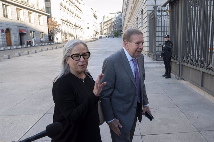 El opositor venezolano Edmundo González, llega una reunión con el presidente del PP, en el Congreso de los Diputados, a 17 de septiembre de 2024, en Madrid (España). Durante la reunión, el líder del PP trasladará a Edmundo, su compromiso para lograr que s