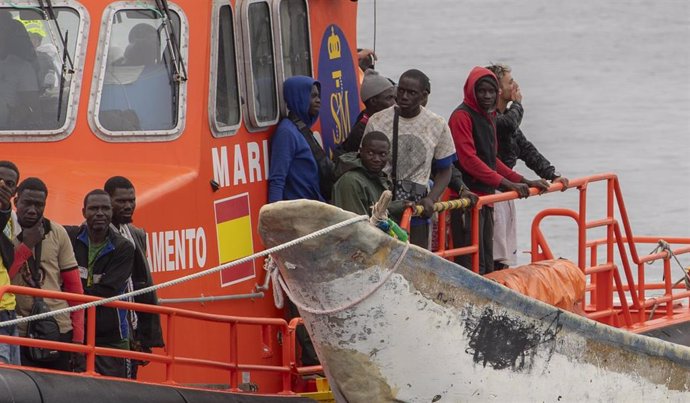 Migrantes rescatados por Salvamento Marítimo en aguas de Canarias