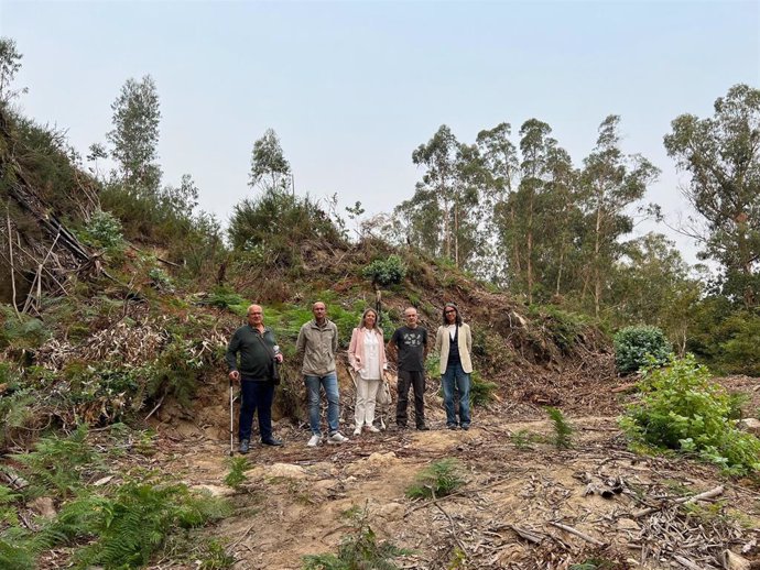 Concejales del PSdeG y representantes de Conxo Aberto denuncian la destrucción del Bosque del Banquete de Conxo con las obras del eje de movilidad promovido por la Xunta de Galicia