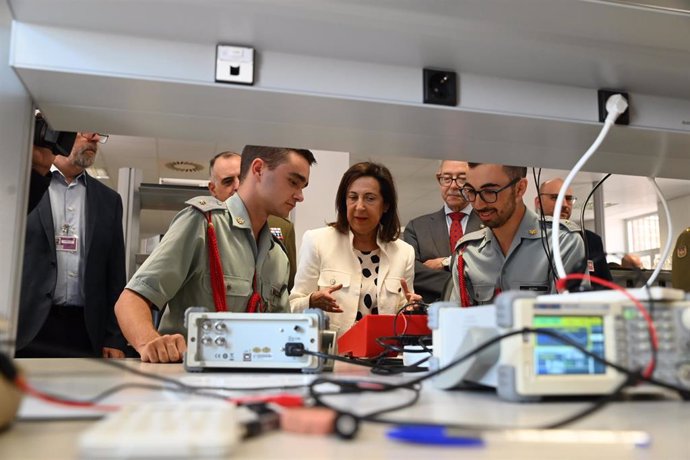 La ministra de Defensa, Margarita Robles (c), durante la apertura del curso académico 2024-2025 del Ministerio de Defensa en la Academia General Militar de Zaragoza, a 19 de septiembre de 2024, en Zaragoza, Aragón (España).