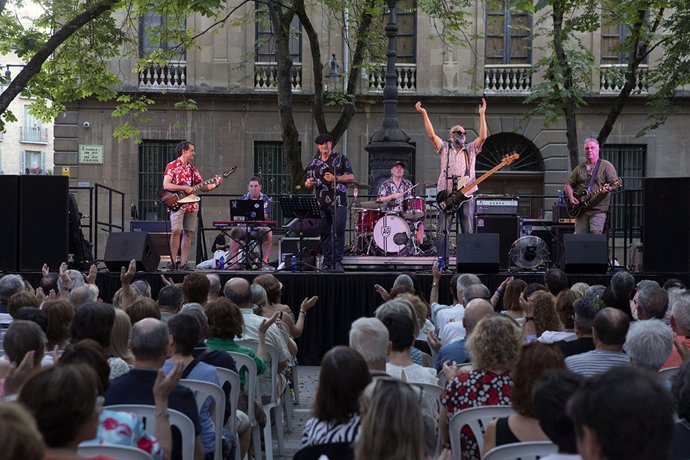 Archivo - Más de 32.700 personas participaron en los actos culturales organizados por el Ayuntamiento de Pamplona este verano.