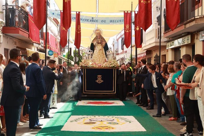 El Ayuntamiento de Tomares celebra este domingo su tradicional Rosario de la Aurora.