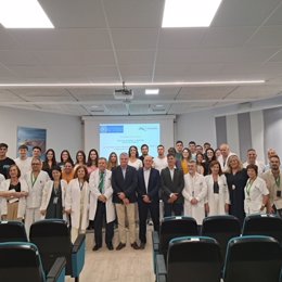 Los alumnos del tercer curso del Grado de Medicina en la visita a el Hospital Poniente.