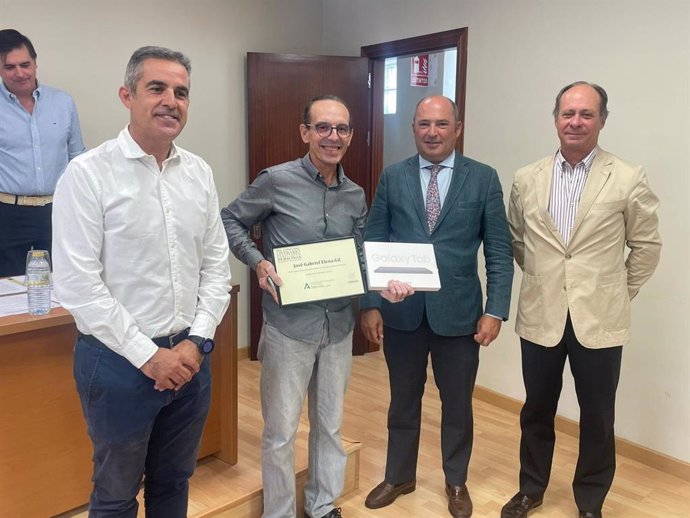 La historia de una marquesina protagoniza la obra ganadora del certamen literario del Consorcio de Transporte.