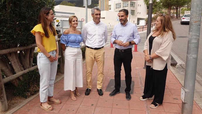 El secretario general del PSOE de Málaga, Daniel Pérez, durante una rueda de prensa en Benalmádena.