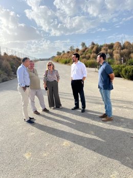 El delegado de Agricultuta, Francisco Moreno, en la Hortícola Flora en Arcos.