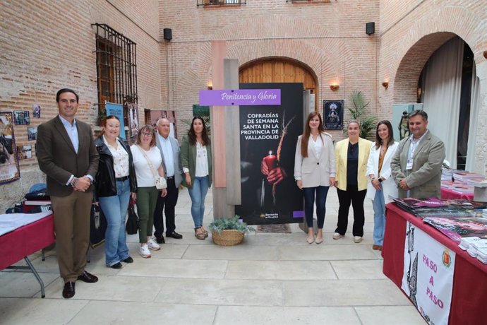 Una exposición en Medina recorre en imágenes la Semana Santa en distintos municipios de Valladolid.