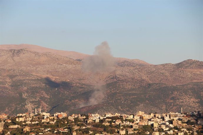 Columna de humo en Líbano tras el impacto de un misil israelí