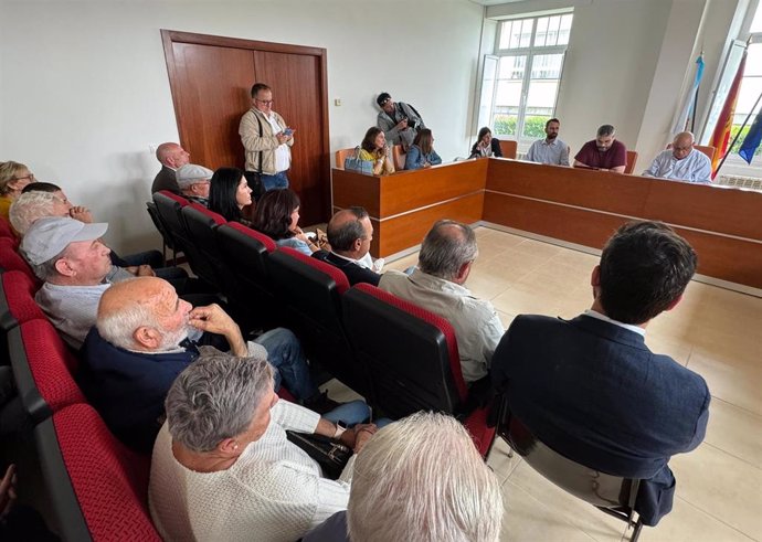 Pleno de elección de José Manuel Lamela como nuevo alcalde de O Valadouro (Lugo).