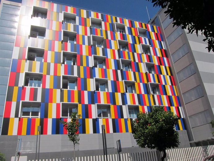 Archivo - Fachada de un centro de salud del Distrito Sanitario Córdoba.