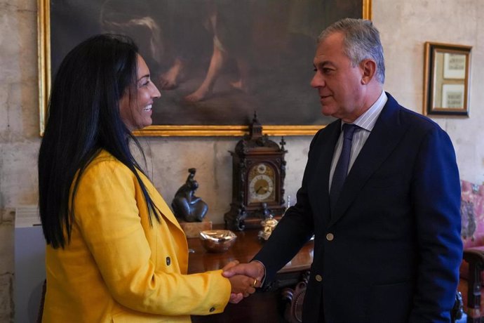 Sanz con la embajadora de Turquía en España, Nüket Küçükel.