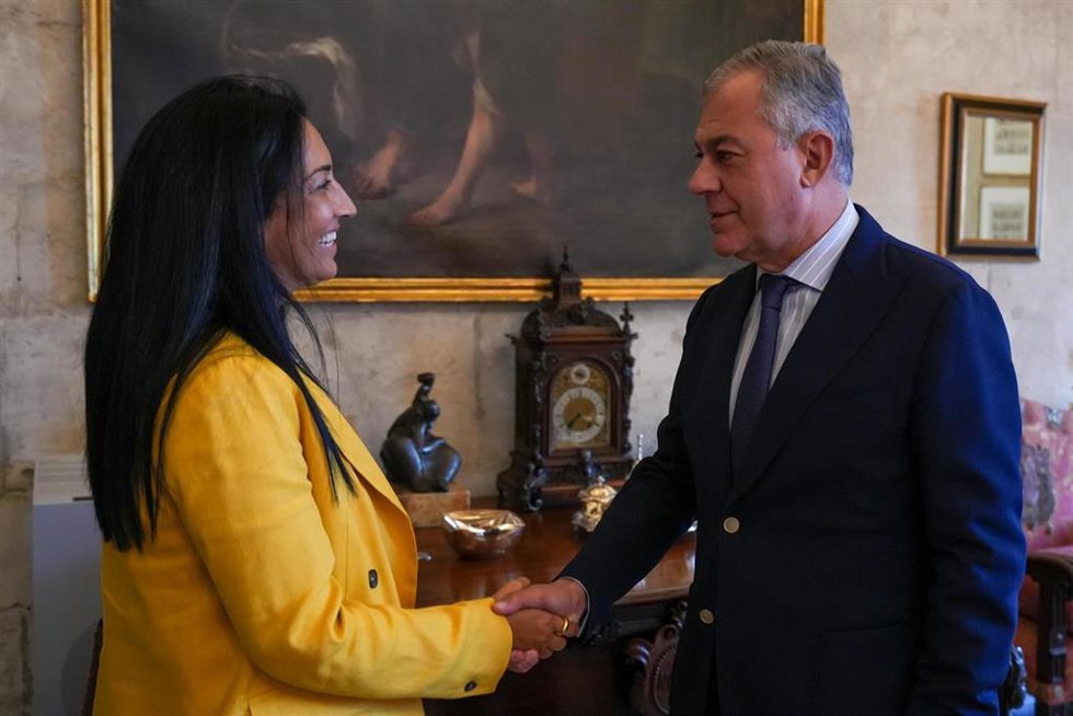 Sanz con la embajadora de Turquía en España, Nüket Küükel.