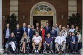 Foto: Pedro Sánchez se reúne en Moncloa con pacientes, familiares, cuidadores y asociaciones de personas con ELA