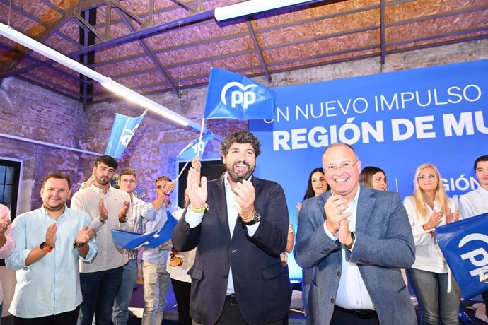 El presidente Fernando López Miras en la Junta Directiva del PPRM junto con  el portavoz del PP en el Congreso, Miguel Tellado