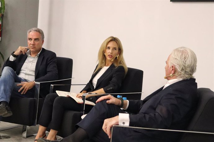 La portavoz adjunta del PP en el Congreso de los Diputados, Cayetana Álvarez de Toledo, en una conferencia en Alhaurín de la Torre.