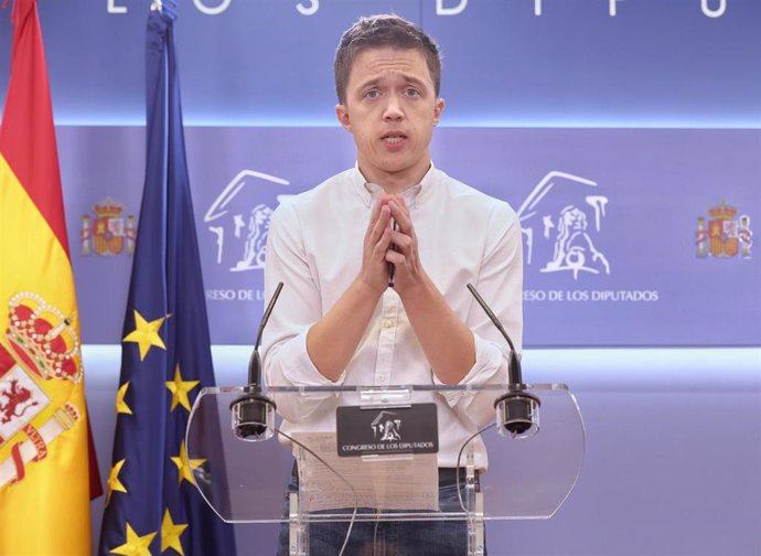 Archivo - El portavoz de Más País, Íñigo Errejón, interviene en una rueda de prensa anterior a una Junta de Portavoces, en el Congreso de los Diputados, a 21 de junio de 2022, en Madrid (España).