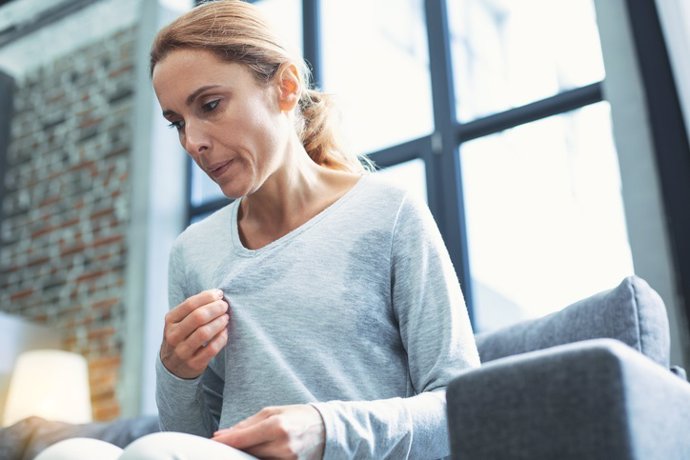 Archivo - Mujer entrando en la menopausia.