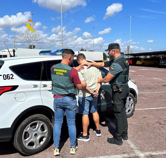 Detinguts dos homes per robar a l'interior de vehicles a l'AP-7