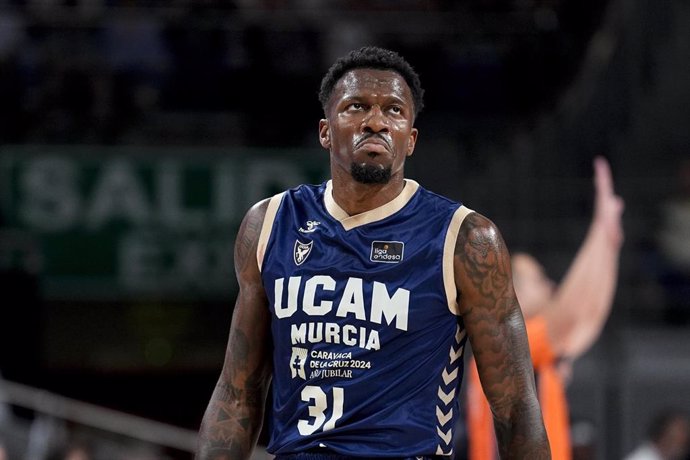 Archivo - Dylan Ennis en un partido con el Ucam Murcia en el Wizink Center