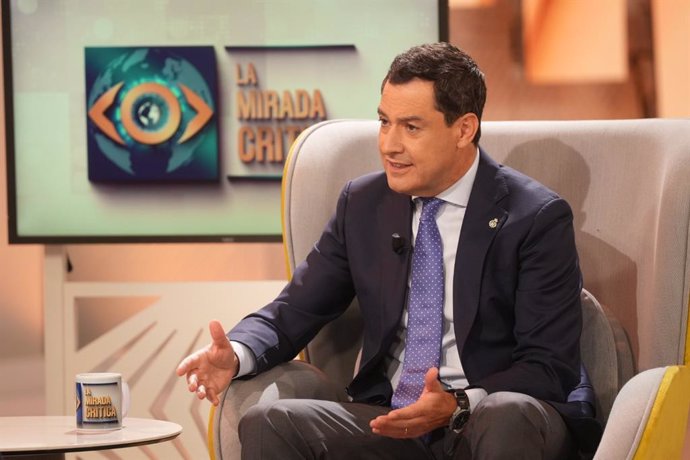 El presidente de la Junta de Andalucía, Juanma Moreno, en una entrevista en Telecinco.