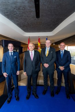 Pie de foto (de izq. A dcha.): Alberto del Cid, CEO de Inversis; Luis Lada, Presidente de Inversis; Yves Stein, Presidente de ABBL (Association des Banques et Banquiers, Luxembourg); y Salvador Martín, Director de Desarrollo Internacional & Corporativo.