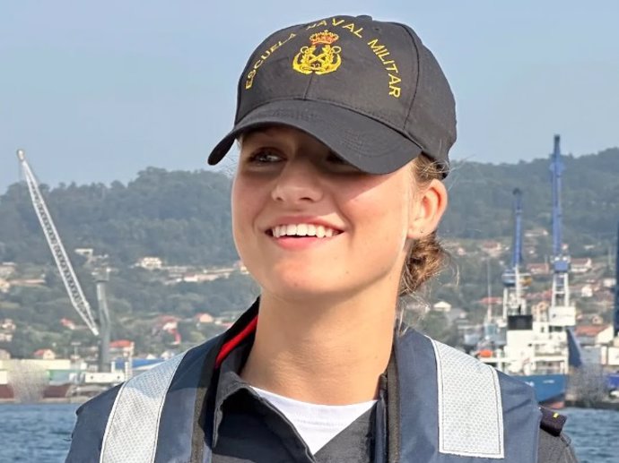 La Princesa Leonor ha realizado su primera salida en lancha al mar junto a sus compañeros de la Escuela Naval de Marín