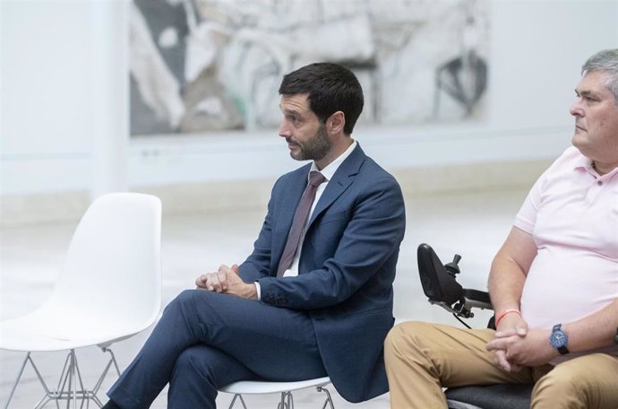 El ministro de Derechos Sociales y Agenda 2030, Pablo Bustinduy, durante un encuentro en la Moncloa.