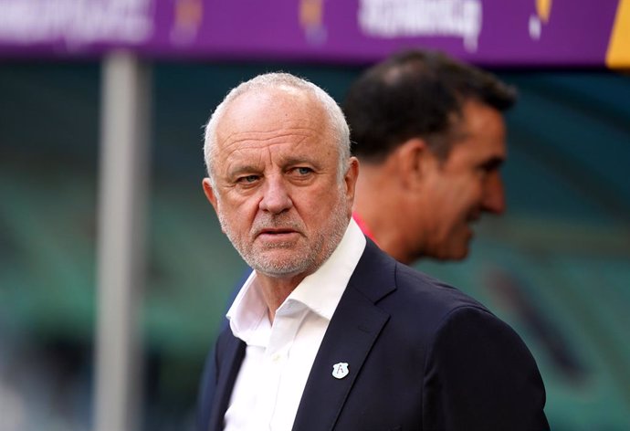 Archivo - 26 November 2022, Qatar, Al Wakrah: Australia manager Graham Arnold ahead of the FIFA World Cup Qatar 2022 Group D soccer match between Tunisia and Australia at Al Janoub Stadium. Photo: Mike Egerton/PA Wire/dpa