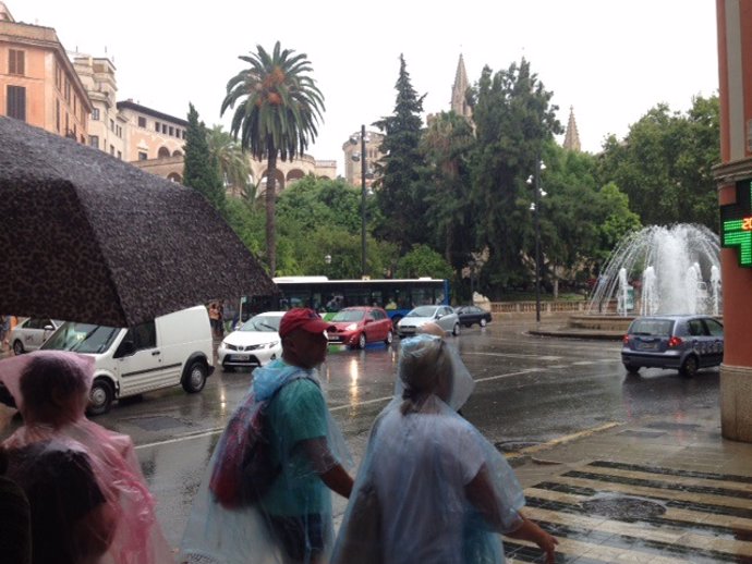 Archivo - Lluvia en Palma. Archivo.