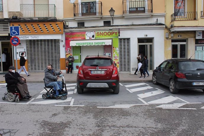 Archivo - Estacionamiento para personas con discapacidad.