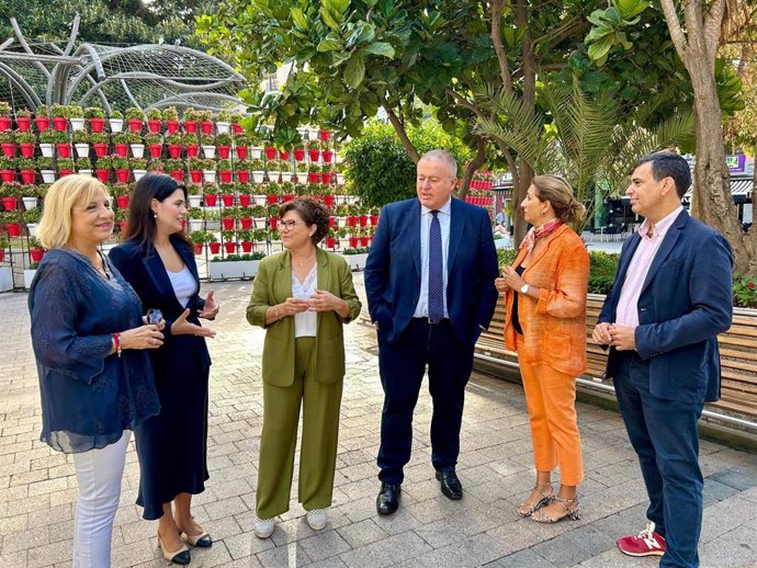 La senadora Antonia López, junto a las diputadas nacionales Miriam Guardiola, Isabel Borrego y Violante Tomás y los senadores José Ramón Díez de Revenga y Francisco Bernabé