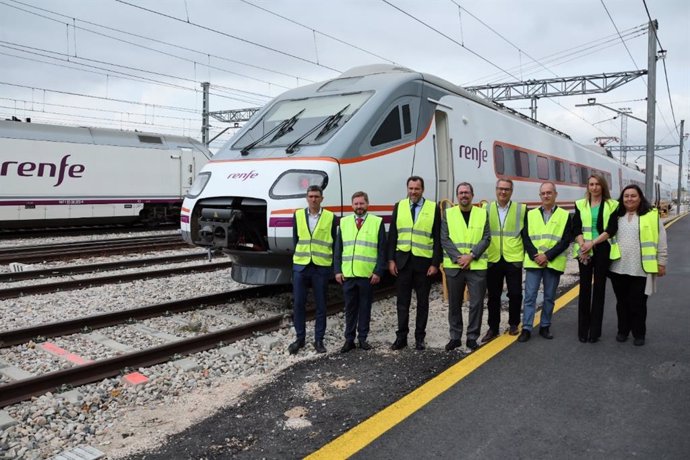 El ministro de Transportes y Movilidad Sostenible, Óscar Puente, en los talleres de Renfe en Fuencarral