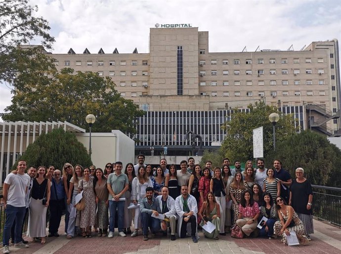 Acto de despedida a los residentes de la 'Generación Covid' en el Hospital de Valme.