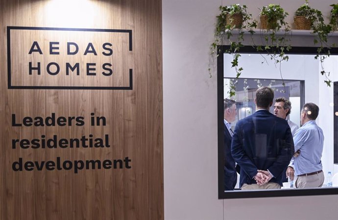 Un estand de Aedas Homes