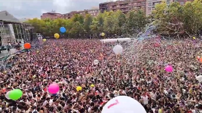 Logroño estalla en fiestas tras el lanzamiento del cohete en la Plaza del Ayuntamiento