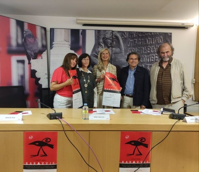 La concejala de Educación y Cultura, Irene Carvajal, presenta la I edición del festival 'Rara Avis', en la Casa de Zorrilla