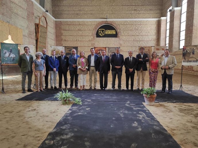 Planas, Bellido y Fuentes, entre otras autoridades, en la presentación de Cabalcor.