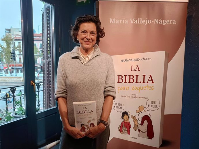 María Vallejo-Nágera, con su libro 'La Biblia para zoquetes'.