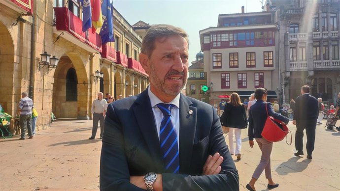 Portavoz del PSOE en el Ayuntamiento de Oviedo, Carlos Fernández Llaneza.