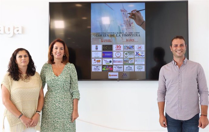 La vicepresidenta Antonia Ledesma junto a José Antonio Zurera, alcalde de Cortes de la Frontera, durante la presentación del certamen