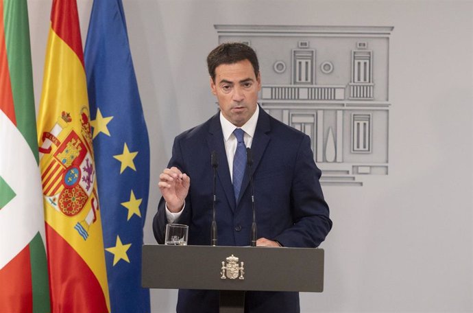 El lehendakari Imanol Pradales, comparece tras una reunión con el presidente del Gobierno, en el Complejo de La Moncloa, a 20 de septiembre de 2024, en Madrid (España). Sánchez arranca hoy, 20 de septiembre, una ronda de reuniones bilaterales con los pres