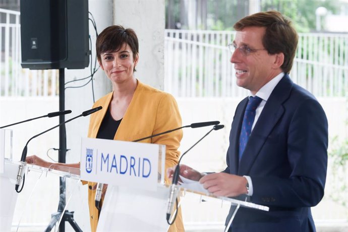 La ministra de Vivienda y Agenda Urbana, Isabel Rodríguez y el alcalde de Madrid, José Luis Martínez-Almeida, comparecen tras una visita a una promoción de 77 viviendas en Madrid financiadas a través del Plan Estatal de Vivienda