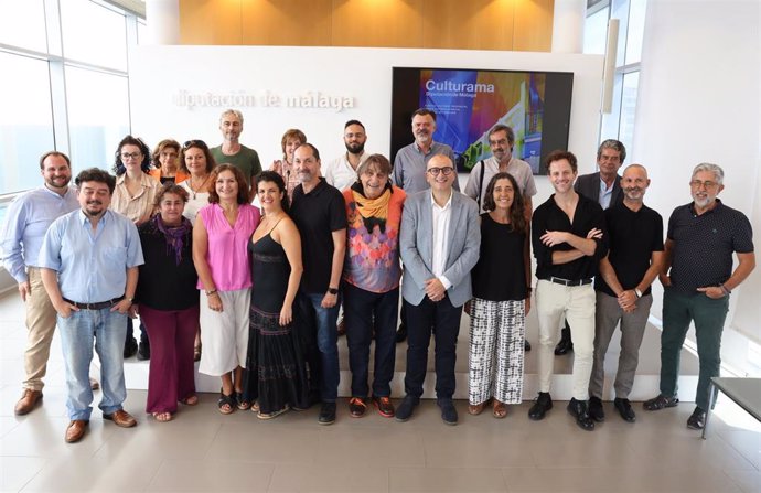 El vicepresidente de Cultura, Manuel López Mestanza, entre otros, durante la presentación del programa de actividades culturales conforman la programación de Culturama, el Centro del 27 y la Biblioteca Cánovas