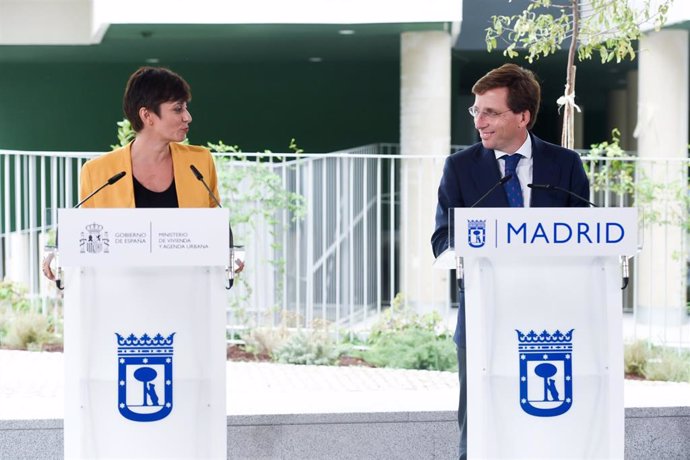 La ministra de Vivienda y Agenda Urbana, Isabel Rodríguez y el alcalde de Madrid, José Luis Martínez-Almeida, comparecen tras una visita a una promoción de 77 viviendas en Madrid financiadas a través del Plan Estatal de Vivienda, a 20 de septiembre de 202