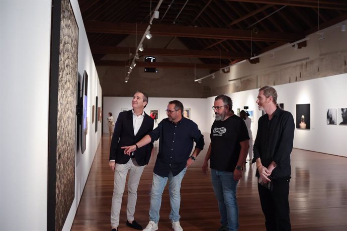 Presentación de la muestra 'El compromiso fotográfico. Los fondos fotográficos de la colección del Museo de Arte Contemporáneo Vicente Aguilera Cerni'