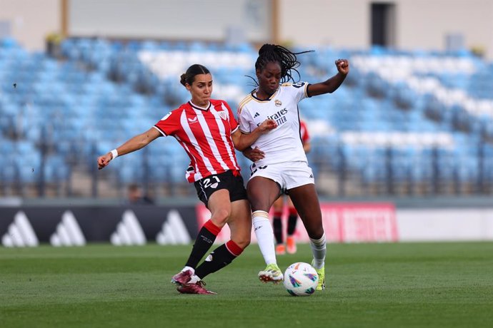 Archivo - Naomie Feller of Real Madrid  and Bibiane Schulze of Athletic Club in action during the Spanish Women League, Liga F, football match played between Real Madrid and Athletic Club de Bilbao at Alfredo Di Stefano stadium on June 09, 2024 in Valdebe